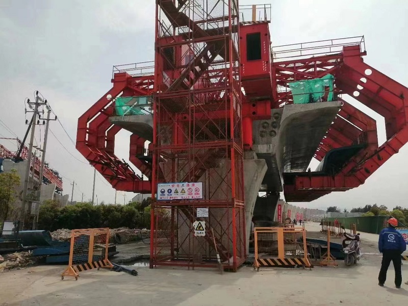 福州32-900噸上行式移動(dòng)模架